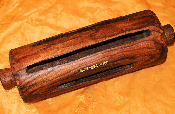 Krin Schlitz Trommel, Log Drum